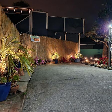 * - The Leucadia Beach Grotto - * An Encinitas Gem 외부 사진