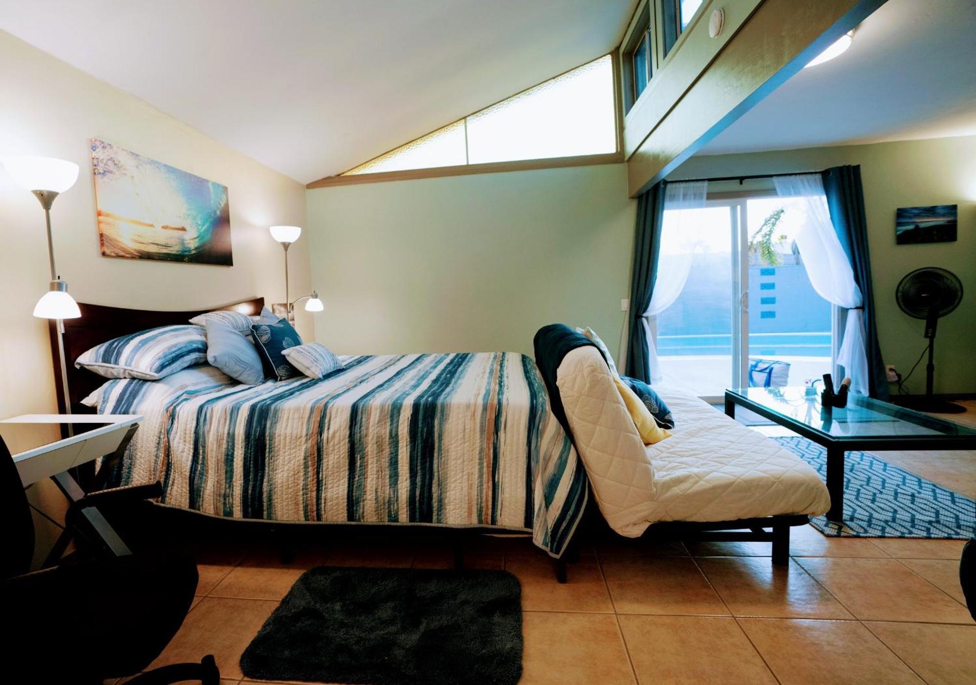 * - The Leucadia Beach Grotto - * An Encinitas Gem 외부 사진